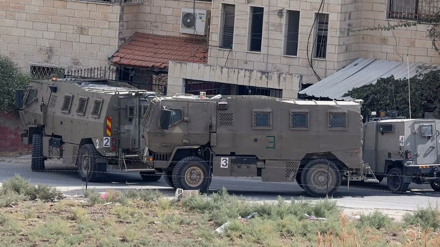 مركبات لجيش الاحتلال الاسرائيلي