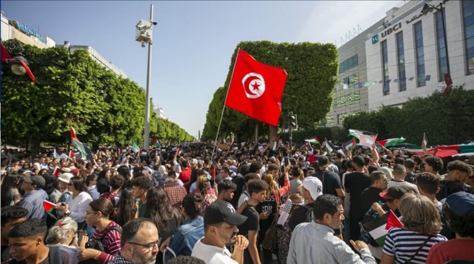 مظاهرات في تونس أمام السفارة الفرنسية